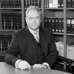 Rechtsanwalt und Notar Wolf-Dieter H. Weber